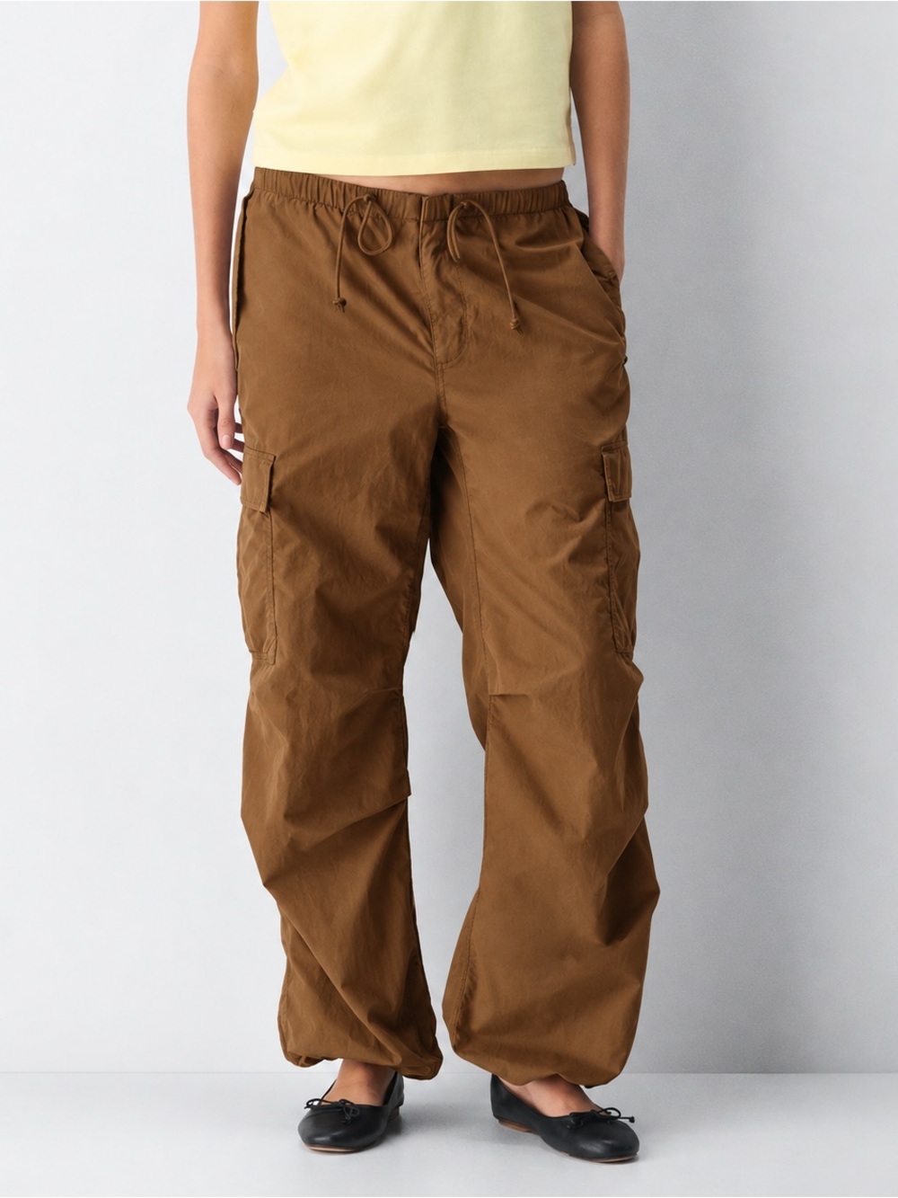 TNA Aritzia Engine Parachute Cargo Pants Cognac Brown Size L Y2K Utility BOHO